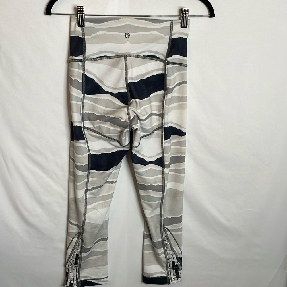 Lululemon leggings true self cropped no‎ size no tag